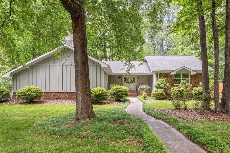 2425 Tilghman Cir, Chapel Hill, NC 27514