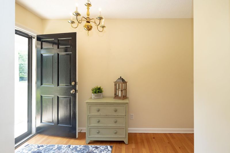 2718 Oberlin Dr, Durham, NC 27705