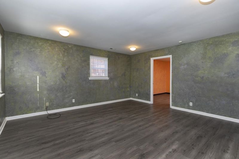 2724 Thelma St, Durham, NC 27704