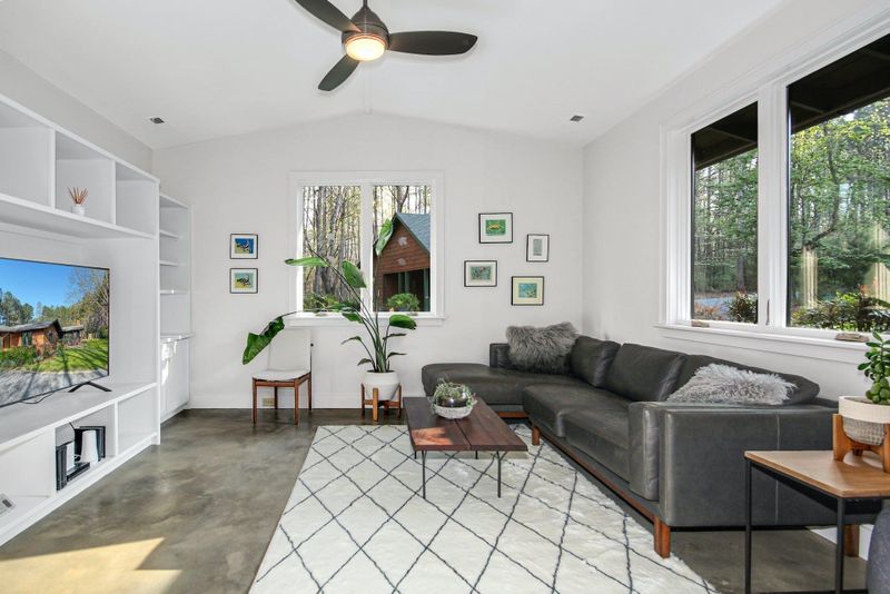 2821 Hewett Ln, Chapel Hill, NC 27516