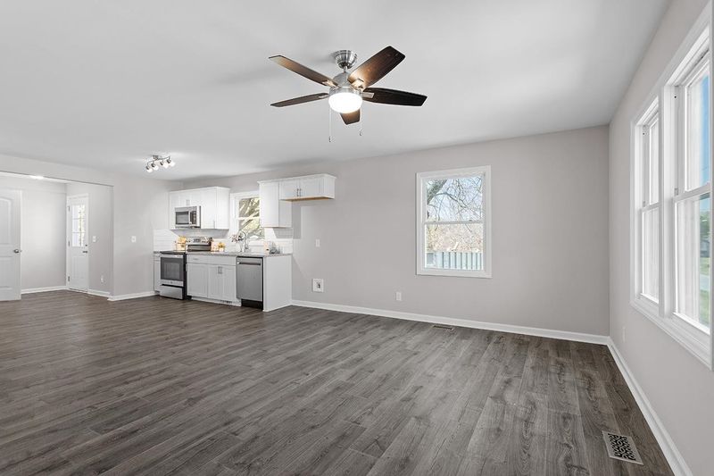 289 Christopher Dr, Burlington, NC 27217