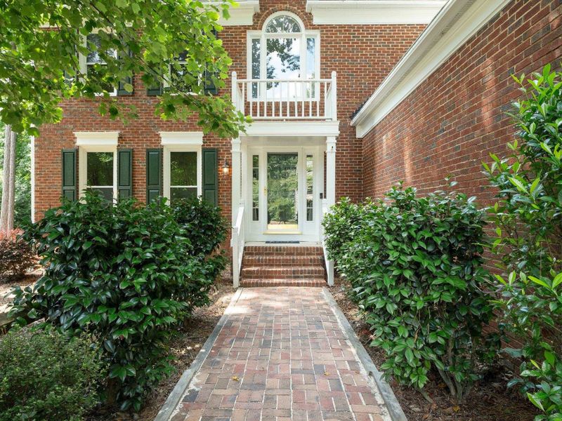 301 W Kirkfield Dr, Cary, NC 27518