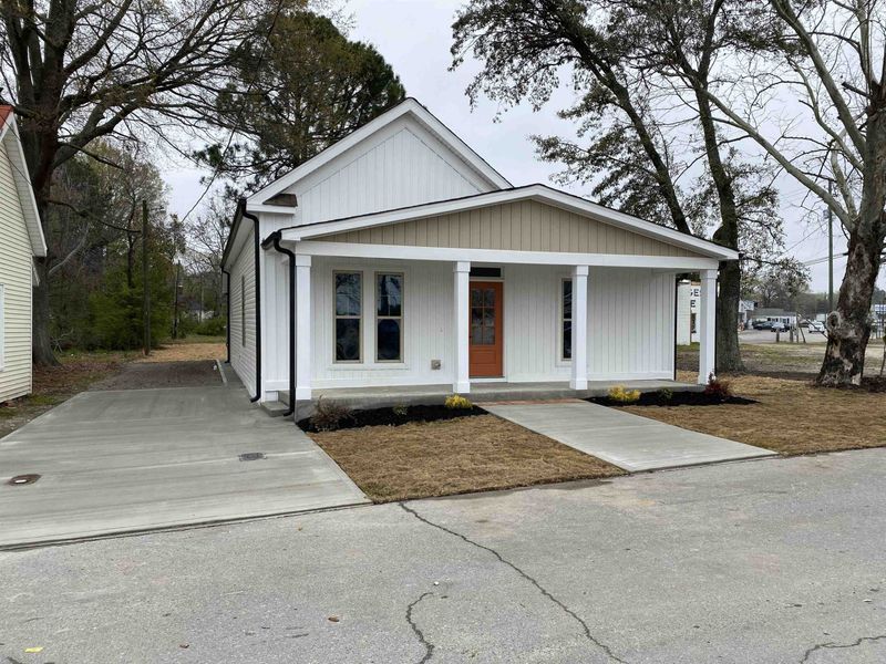 323 E Dundee St, Smithfield, NC 27577
