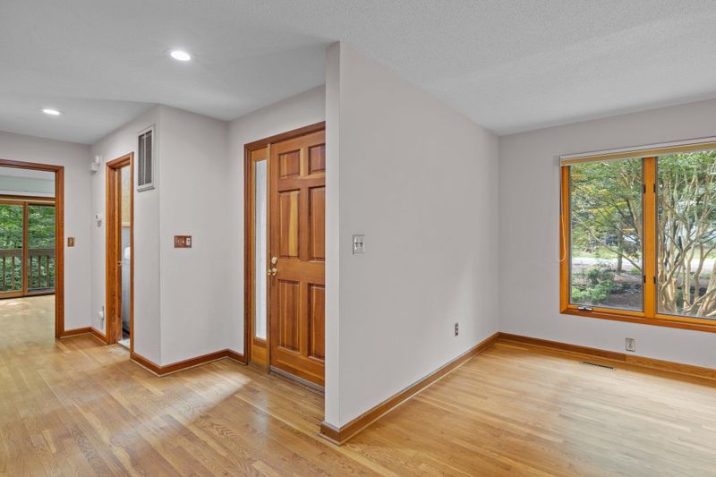 327 Azalea Dr, Chapel Hill, NC 27517