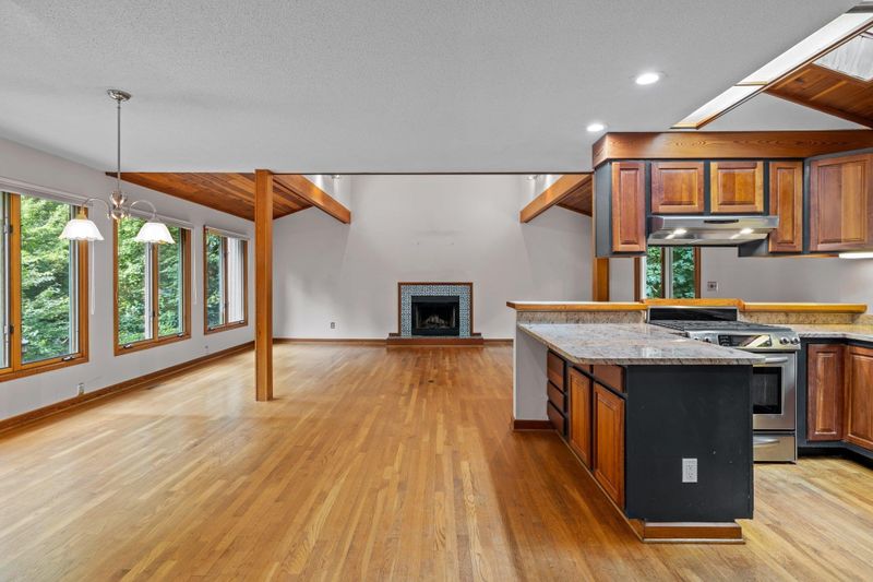 327 Azalea Dr, Chapel Hill, NC 27517