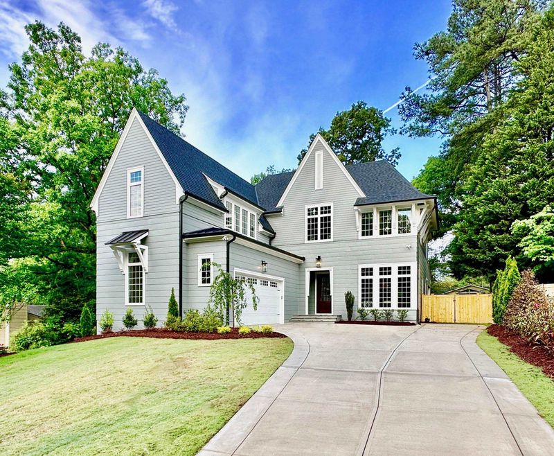 4705 Stonehill Dr, Raleigh, NC 27609