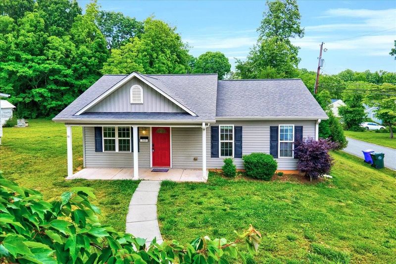 500 W Crawford St, Mebane, NC 27302