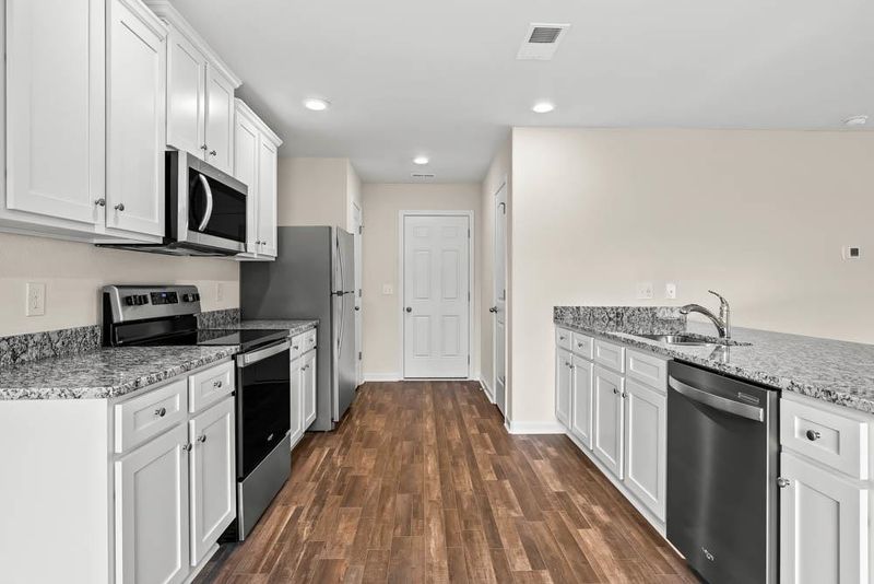 525 Crackling Ct, Zebulon, NC 27597