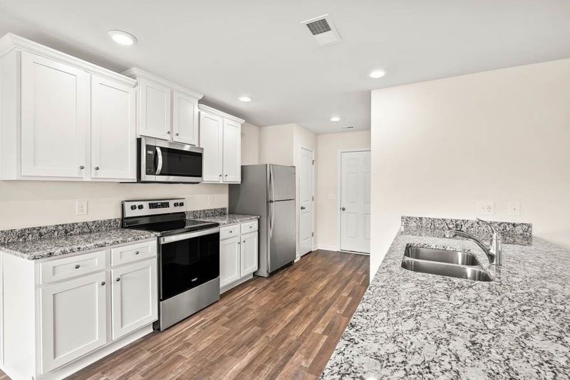 525 Crackling Ct, Zebulon, NC 27597