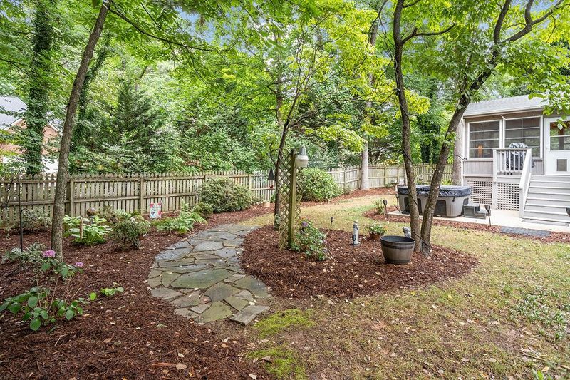 5809 Partridge Ln, Raleigh, NC 27609