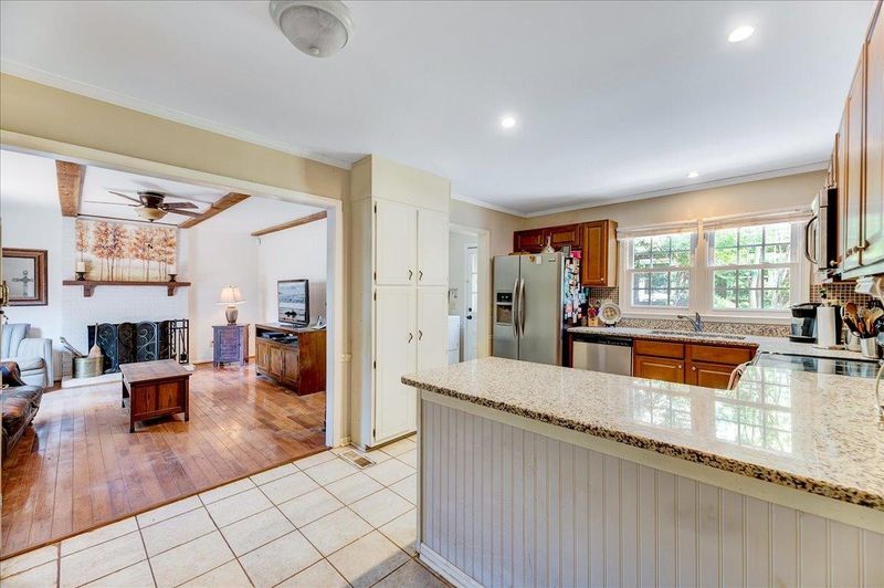 5905 N Hills Dr, Raleigh, NC 27609