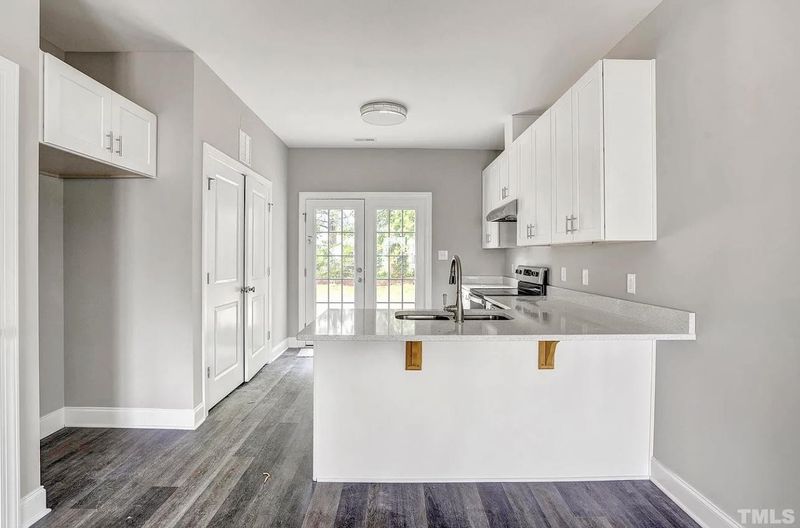 606 W Noble St, Selma, NC 27576