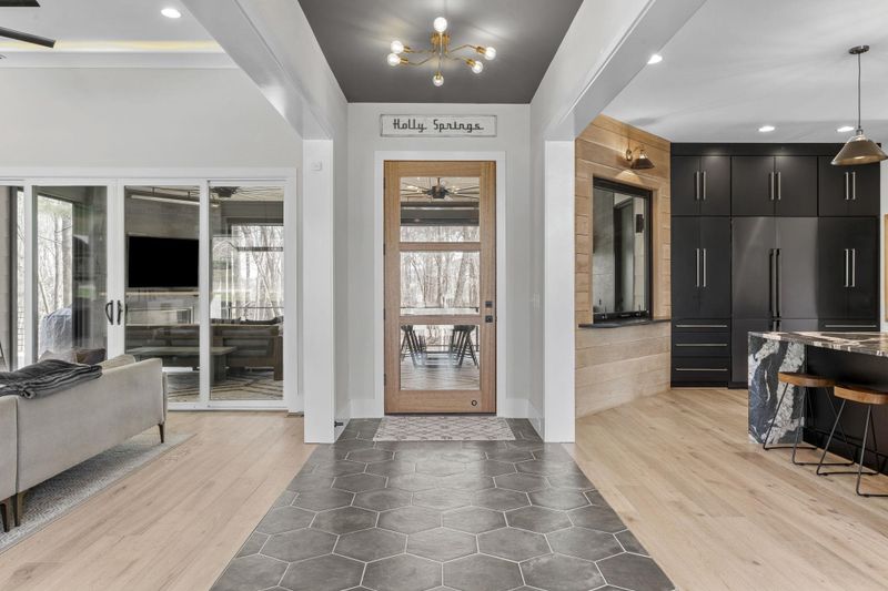 729 Castaway Ct, Holly Springs, NC 27540