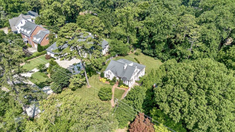 816 Lake Boone Trl, Raleigh, NC 27607