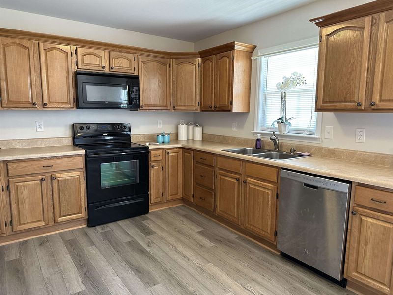 905 Black Angus Dr, Haw River, NC 27258