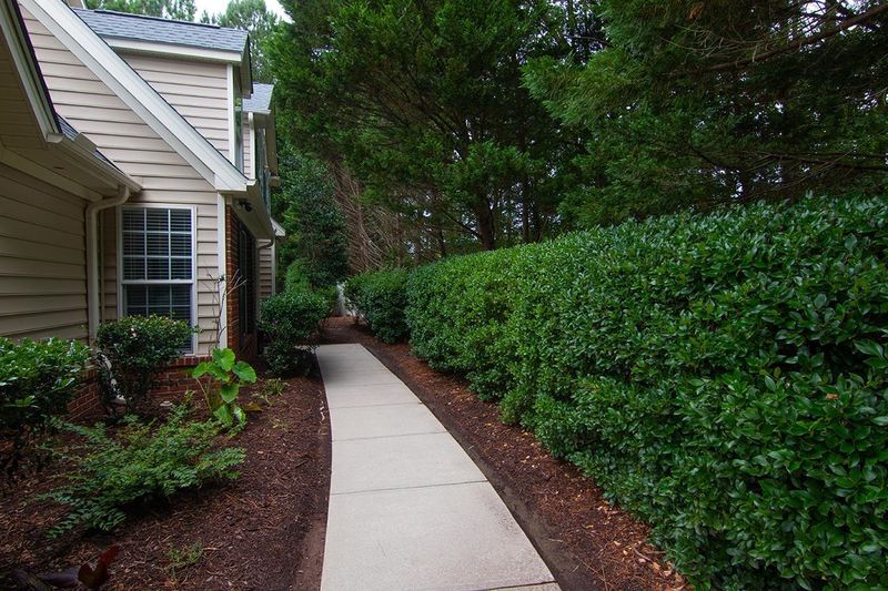 9404 Oglebay Ct, Raleigh, NC 27617