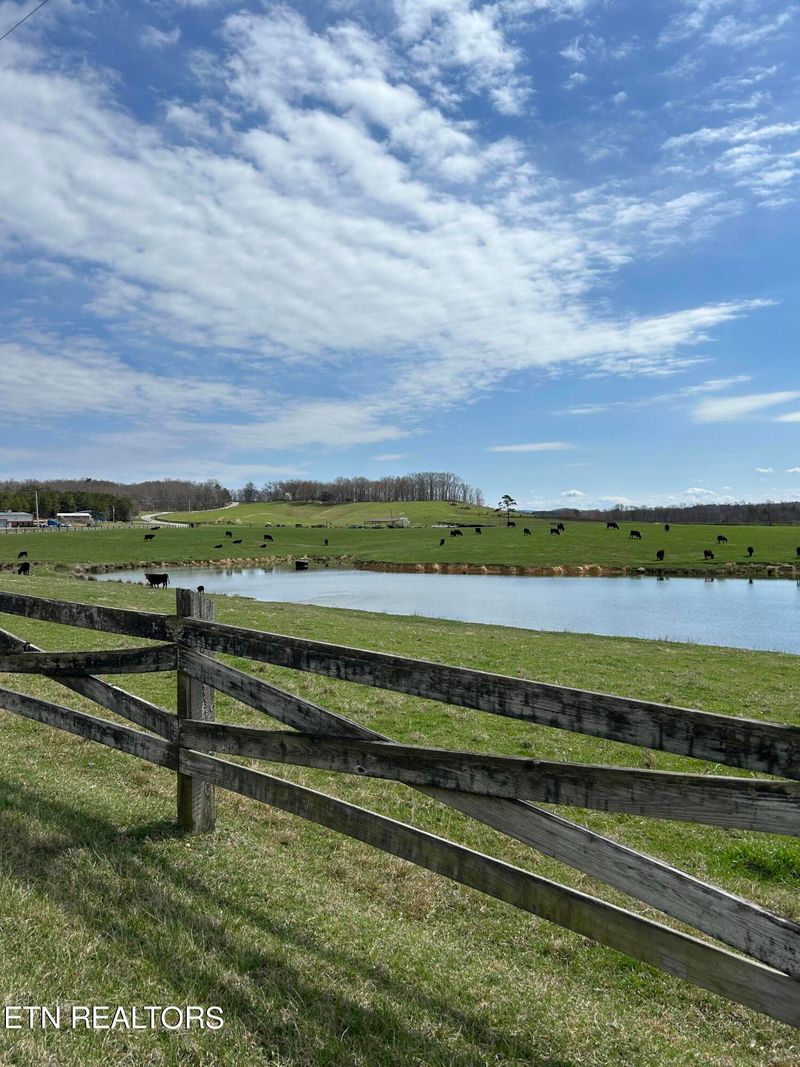 0 Falls Ln, Oneida, TN 37841