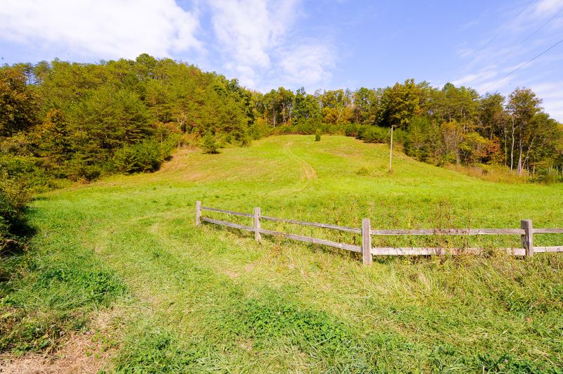 0 Laurel Lick Rd, Pigeon Forge, TN 37863