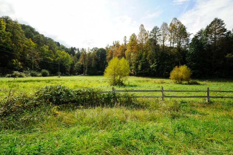 0 Laurel Lick Rd, Pigeon Forge, TN 37863