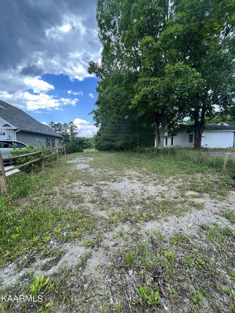 000 Cardin St, Etowah, TN 37331