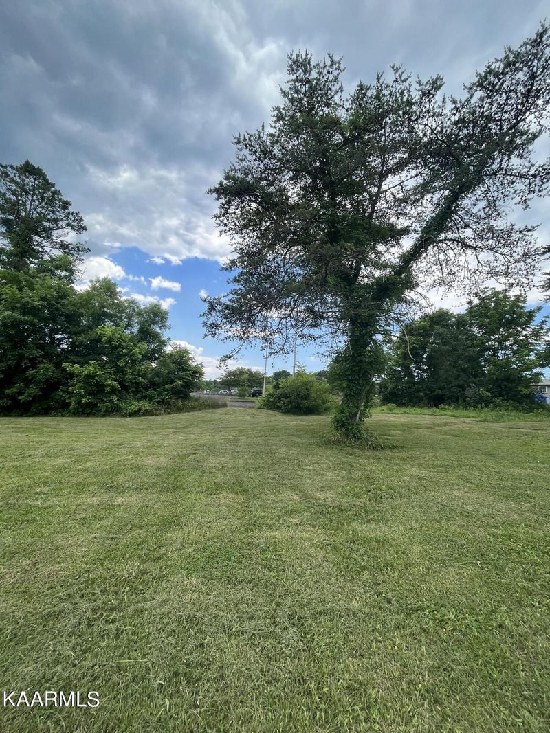 000 Cardin St, Etowah, TN 37331