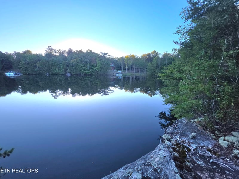 1 Cumberland Lakes Dr, Monterey, TN 38574