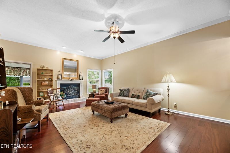 10 Breakers Ct, Clinton, TN 37716