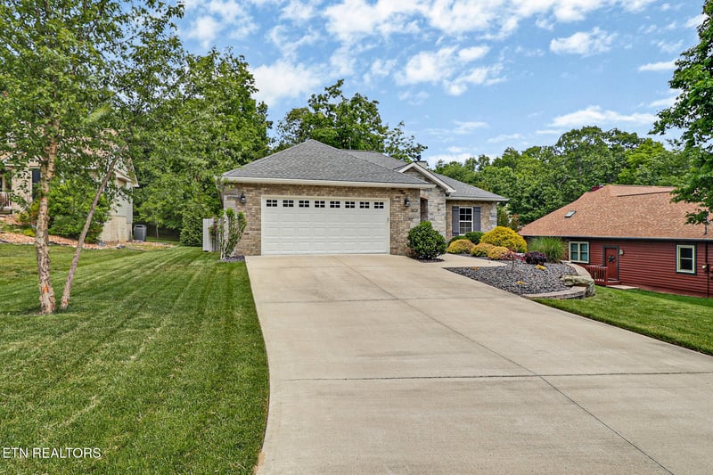 10 Brooks Ln, Crossville, TN 38558