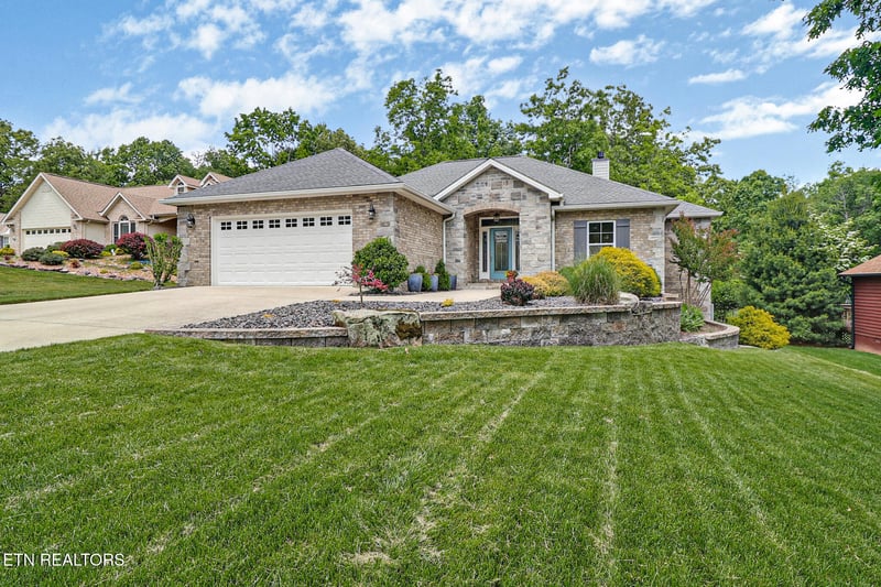 10 Brooks Ln, Crossville, TN 38558