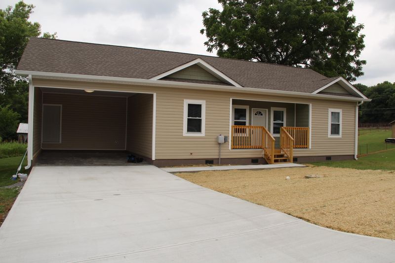 10 Clist St, Athens, TN 37303