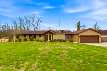 10 Hilltop Pl, Norris, TN 37828