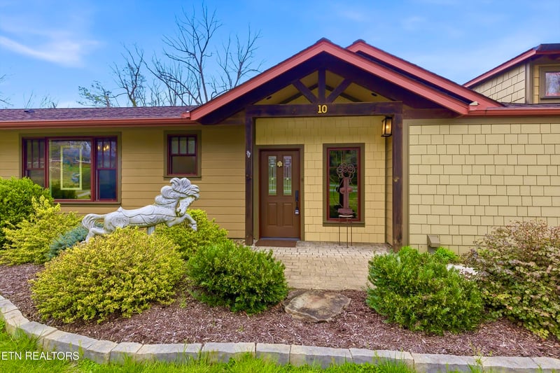 10 Hilltop Pl, Norris, TN 37828