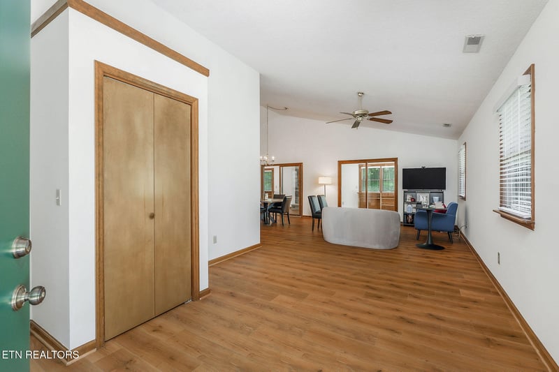 10 Meadows Rd, Sparta, TN 38583