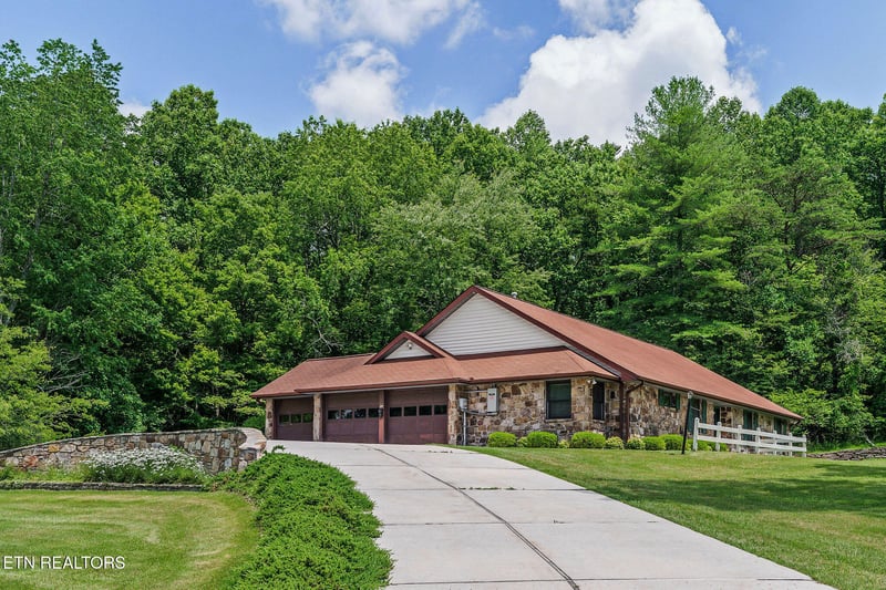 10 Meadows Rd, Sparta, TN 38583