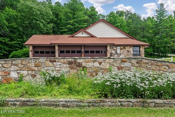10 Meadows Rd, Sparta, TN 38583