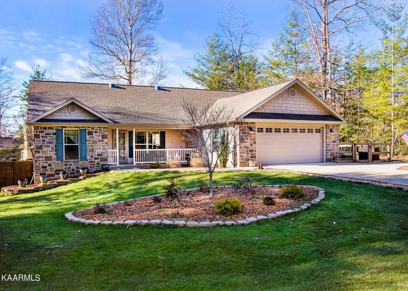 10 Minetta Ct, Crossville, TN 38558