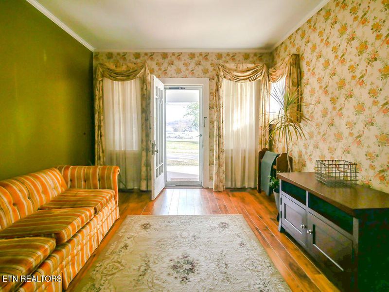 10 Pine St, Athens, TN 37303
