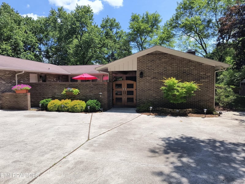 100 Antioch Dr, Oak Ridge, TN 37830