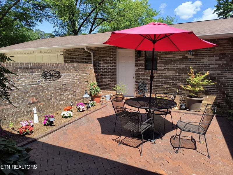 100 Antioch Dr, Oak Ridge, TN 37830
