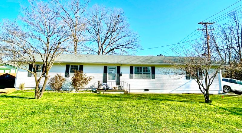 100 Cedar St, Madisonville, TN 37354