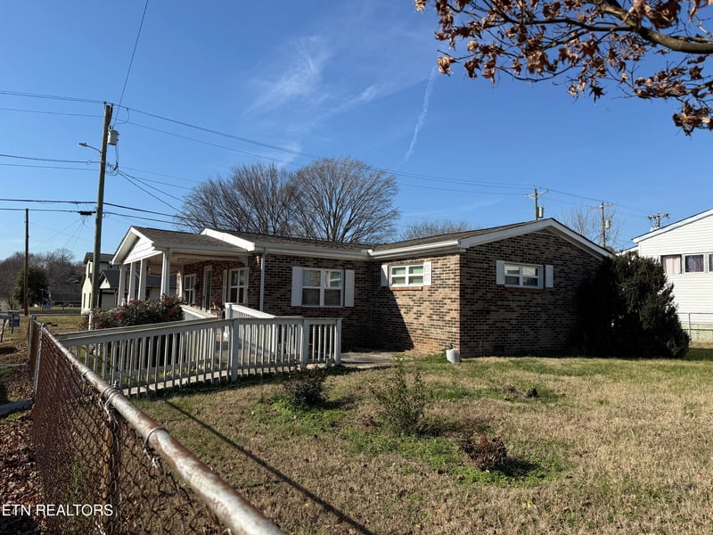 100 Church St, Loudon, TN 37774