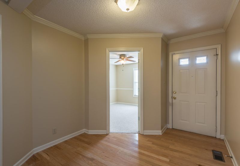 100 Confederacy Cir, Knoxville, TN 37934