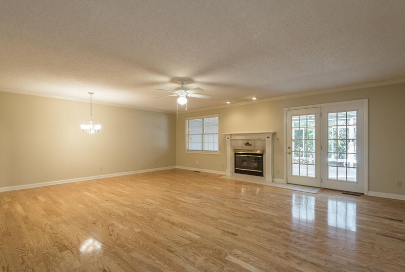 100 Confederacy Cir, Knoxville, TN 37934