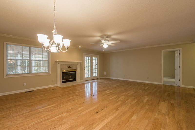 100 Confederacy Cir, Knoxville, TN 37934