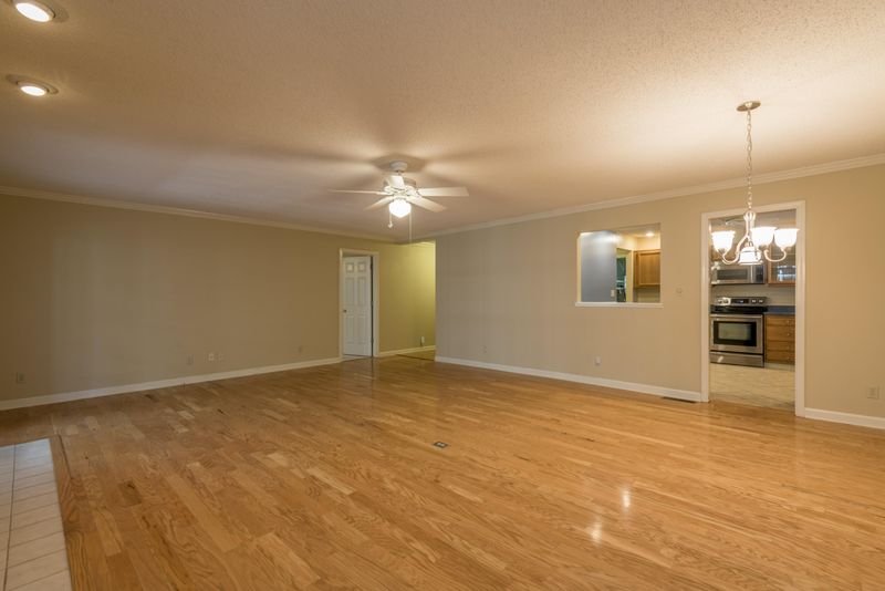 100 Confederacy Cir, Knoxville, TN 37934