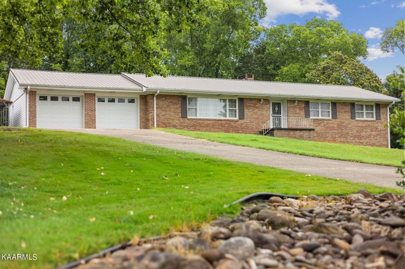 100 Davidson Ln, Oak Ridge, TN 37830