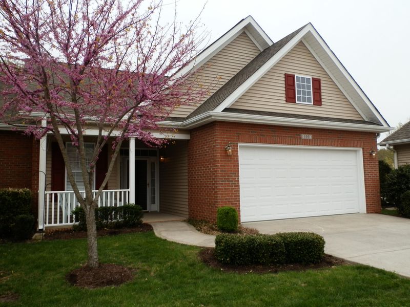 100 Devanshire Ct #100, Oak Ridge, TN 37830