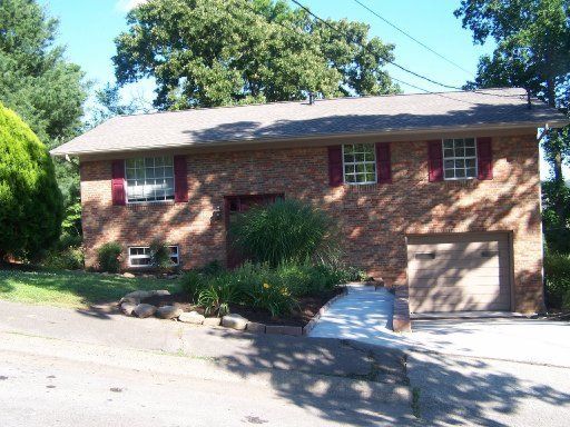 100 E Magnolia Ln, Oak Ridge, TN 37830