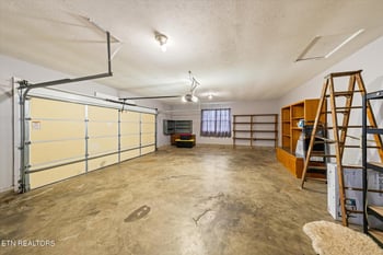 100 Essex Dr, Knoxville, TN 37922