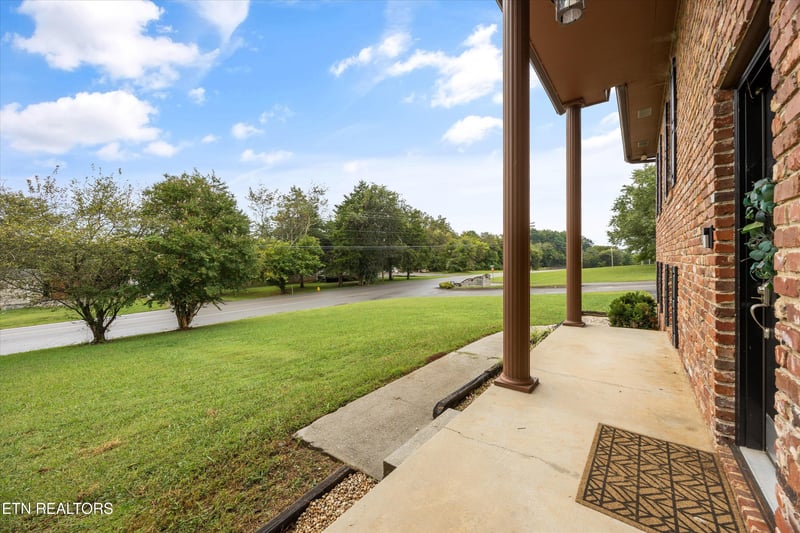 100 Foster Dr, Lenoir City, TN 37772